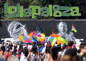14 de Marzo del 2015/ SANTIAGOCentenares de personas participan de la quinta versin del Festival Lollapalooza 2015, realizado en el Parque O«higgins.FOTO: MATIAS DELACROIX/AGENCIAUNO
