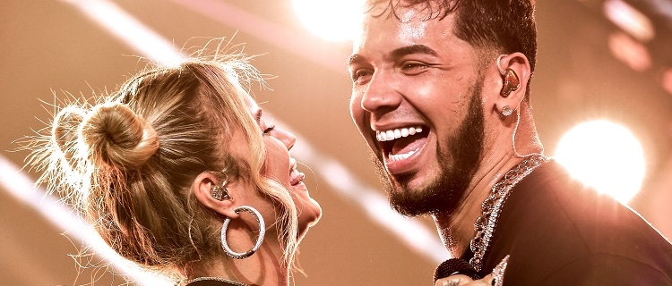 NEW YORK, NY - NOVEMBER 17: Karol G and Anuel AA perform live on stage during Anuel AA & Karol G In Concert at United Palace Theater on November 17, 2018 in New York City. (Photo by Steven Ferdman/Getty Images)