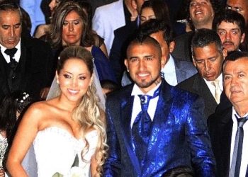 27 de diciembre del 2014/SANTIAGO El jugador de futbol nacional Arturo Vidal comtrae matrimonio con María Teresa Matus, evento realizado en la iglesia San Ignacio de Loyola ubicada en el centro de Santiago. FOTO: CRISTOBAL ESCOBAR/AGENCIAUNO