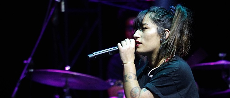 Santiago, 25 de junio de 2016.Ana Tijoux se presenta en el teatro Cariola, mostrando su ultimo LP ÒVengoÓ, un album donde las letras con conciencia social, se mezclan con bases que evocan los distintos paisajes latinoamericanos. El disco ha sido considerado uno de los mejores logrados de la musica en espanol y esto lo llevo a ser nominada a los Premios Grammy norteamericanoDragomir Yankovic/ Aton Chile.