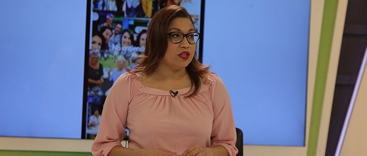 24.08.2018. ALEJANDRA VALLE PERIODISTA, INTRUSOS PROGRAMA DE LA RED, INTRUSOS PROGRAMA FARANDULA LA RED.  ALEJANDRA VALLE SALINAS - RETRATOS - PLANO MEDIO