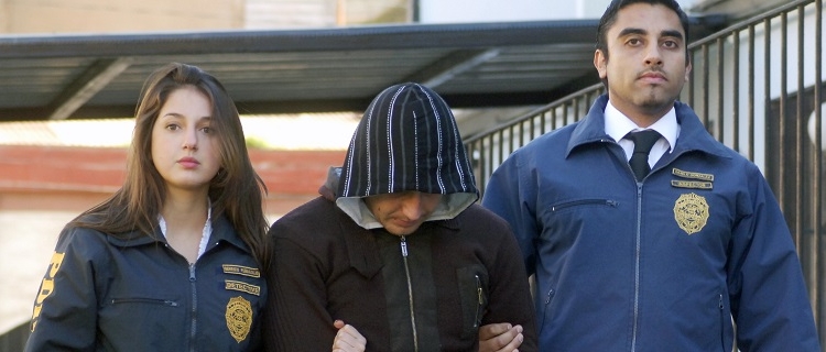 20 de Julio de 2013/VALPARAÍSOPDI Captura a Sebastián Sanhueza Tapia, imputado por femicidio de Karla Adam, ocurrido en Valparaíso el pasado miercoles 17 de Julio en Cerro Baron. El imputado pasará a control de detencion en las proximas horas.FOTO: RAUL ZAMORA/AGENCIAUNO