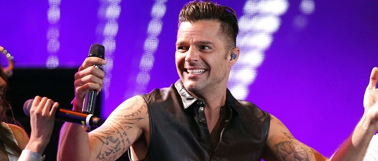 Puerto Rican singer Ricky Martin performs during the 55th International Song Festival in Vina del Mar city, about 121km (75 miles) northwest of Santiago, February 23, 2014. REUTERS/Eliseo Fernandez (CHILE - Tags: ENTERTAINMENT)