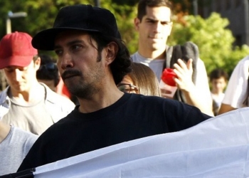 21 de Octubre de 2019/SANTIAGOPersonas realizan una manifestación pacifica en Escuela Militar donde son custodiados por militares , en el contexto de protestas que han ocurrido los últimos días por el descontento social. En la imagen el actor Hector Morales FOTO:MARIO DAVILA/AGENCIAUNO