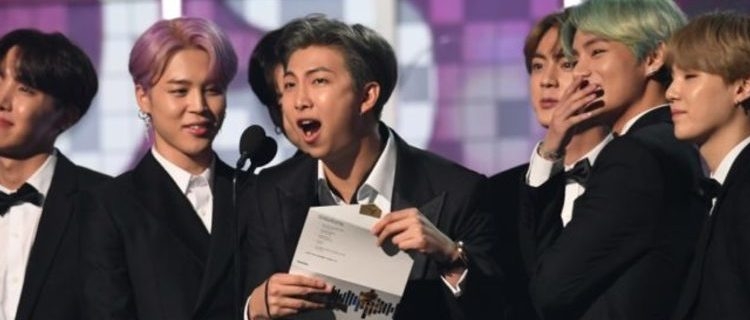 (FILES) In this file photo taken on February 10, 2019, South Korean band BTS presents the award for Best R&B Album during the 61st Annual Grammy Awards in Los Angeles. - K-pop megastars BTS on February 28, 2020 cancelled four Seoul concerts due in April as the number of novel coronavirus cases in South Korea passed 2,000. (Photo by Robyn Beck / AFP)