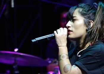 Santiago, 25 de junio de 2016.Ana Tijoux se presenta en el teatro Cariola, mostrando su ultimo LP ÒVengoÓ, un album donde las letras con conciencia social, se mezclan con bases que evocan los distintos paisajes latinoamericanos. El disco ha sido considerado uno de los mejores logrados de la musica en espanol y esto lo llevo a ser nominada a los Premios Grammy norteamericanoDragomir Yankovic/ Aton Chile.