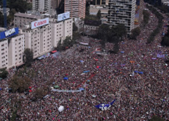 Santiago, 8 de marzo de 2020Manifestantes se reunen en la Plaza Italia para conmemorar el dia de la mujer.Andres Pina/Aton Chile