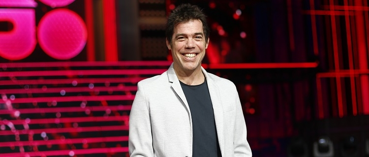 Fotografas de Alvaro Escobar, del programa de television "Rojo", realizadas en los estudios de TVN en Santiago de Chile, el 10 de julio 2018. Foto: Pablo Vera Lisperguer/ Coca-Cola Journey / AFP-Services