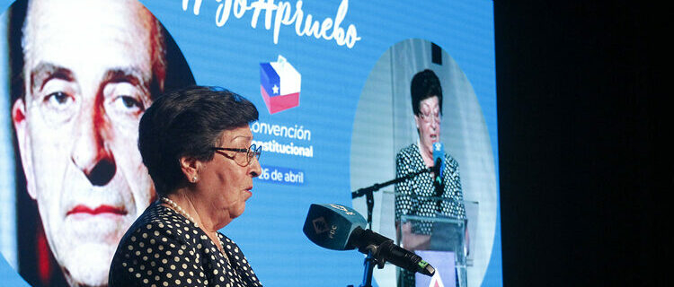 Santiago, 20 de enero 2020La vicepresidenta de la DC, Carmen Frei Ruiz Tagle, es fotografiada durante un acto donde recuerda el legado y obra del Presidente Eduardo Frei Montalva, al cumplirse el aniversario 38 de su muerte. Dragomir Yankovic/Aton Chile