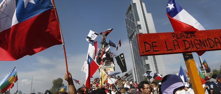 12 de Noviembre de 2019/SANTIAGO Gran cantidad de manifestantes llegan a Plaza Italia en una Nueva jornada de protesta en dicho lugar.FOTO: CRISTOBAL ESCOBAR/AGENCIAUNO