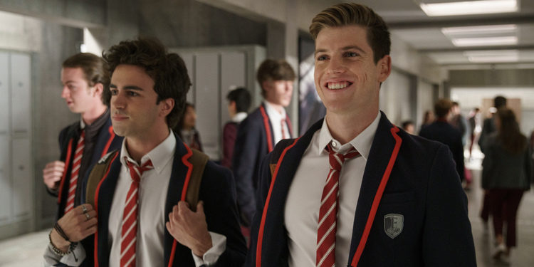 ÉLITE (L to R) ITZAN ESCAMILLA as SAMUEL, MIGUEL BERNADEU as GUZMÁN in ÉLITE. Cr. NIETE/NETFLIX © 2020