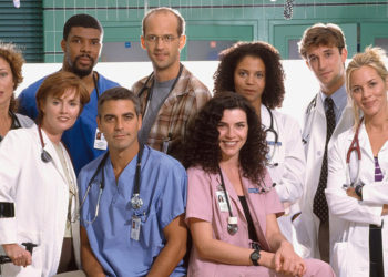ER -- Season 4 -- Pictured: (l-r) Alex Kingston as Doctor Elizabeth Corday; Laura Innes as Doctor Kerry Weaver; Eriq La Salle as Doctor Peter Benton; George Clooney as Doctor Doug Ross; Alex Kingston as Doctor Elizabeth Corday; Julianna Margulies as Nurse Carol Hathaway; Gloria Reuben as Jeanie Boulet; Noah Wyle as Doctor John Carter; Maria Bello as Doctor Anna Del Amico  (Photo by Sven Arnstein/NBCU Photo Bank/NBCUniversal via Getty Images via Getty Images)