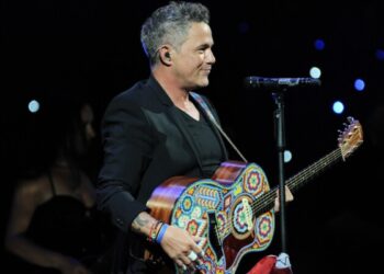 Alejandro Sanz se defiende de Ivet Playa