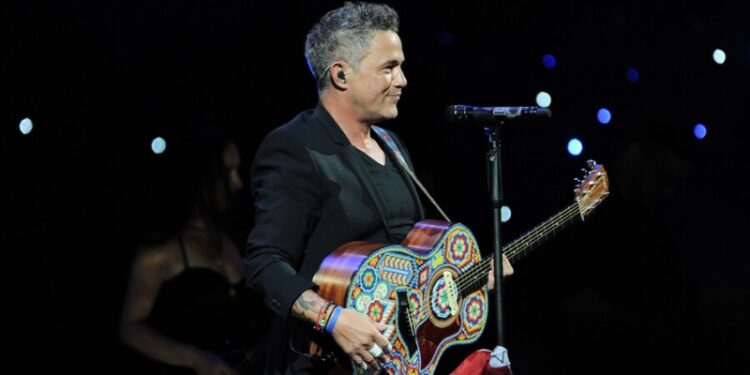 Alejandro Sanz se defiende de Ivet Playa