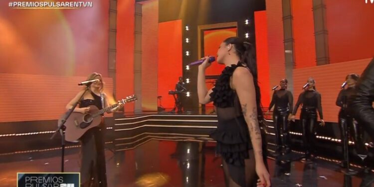 Soulfia y Nicole en Premios Pulsar