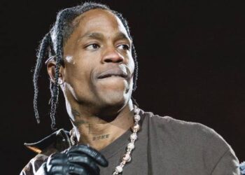 Travis Scott fue detenido por agredir a un guardia.