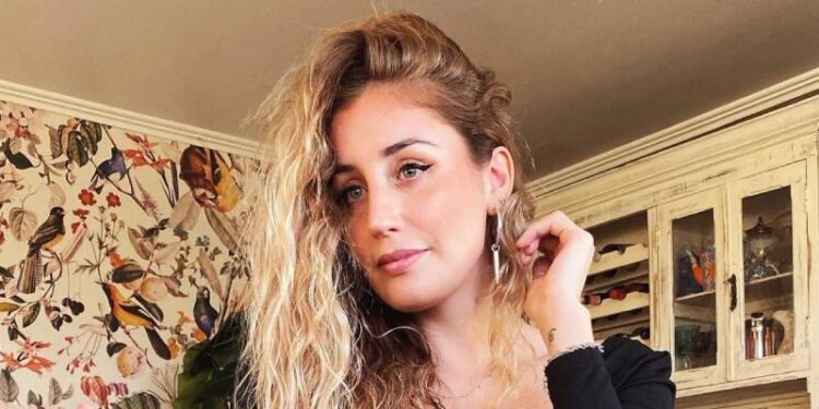 Daniela Castro cambió su look