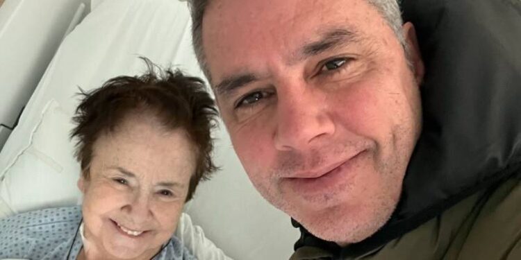 José Miguel Viñuela y su mamá vivieron compleja situación de salud.