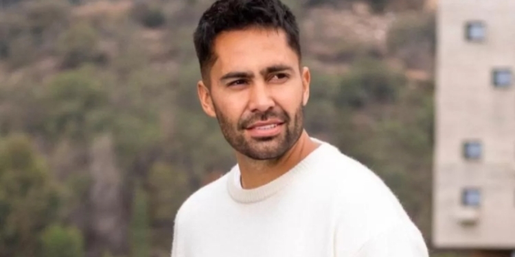 Luis Jiménez a besos con misteriosa mujer