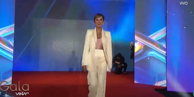 Fran García Huidobro llegó atrasada a la Gala de viña