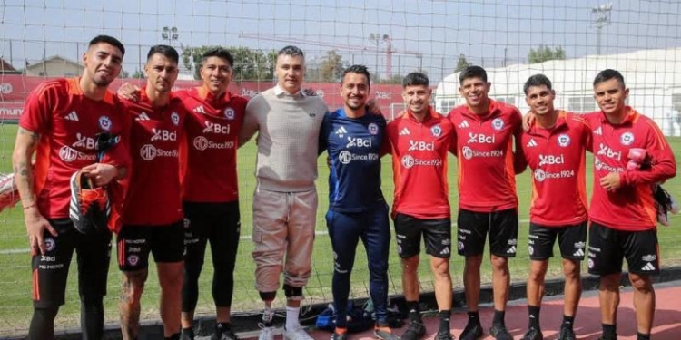 Cristóbal Campos visitó a los jugadores de la Roja