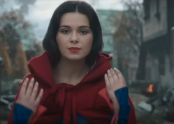 Karola Cariola como Blancariola, en video de Doblao