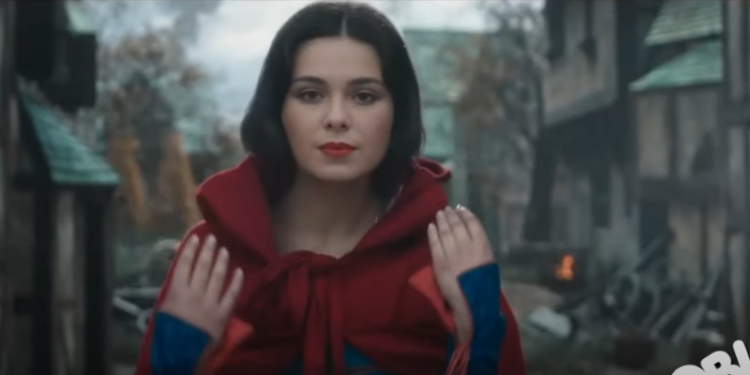 Karola Cariola como Blancariola, en video de Doblao