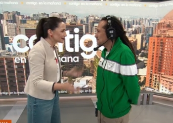 Andrea Arístegui recordó polémico corte de pelo de Viñuela