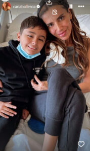 Carla Ballero junto a su hijo menor