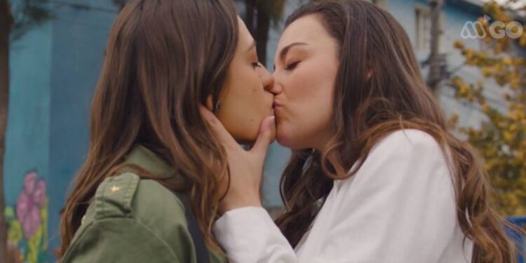 beso ignacia karina el jardín de olivia