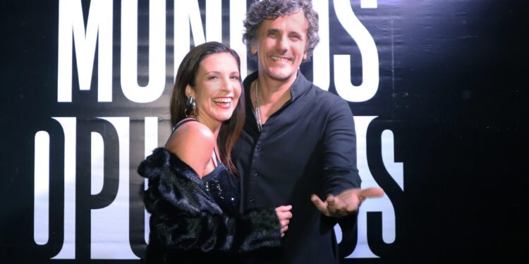 Mundos Opuestos
