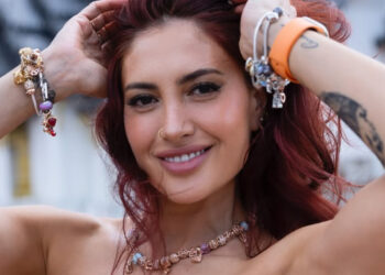 Karen Paola Mundos Opuestos 3