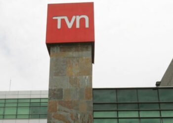 Periodista de TVN se despide en pantalla