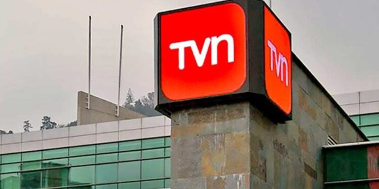 Periodista de TVN confirma embarazo.