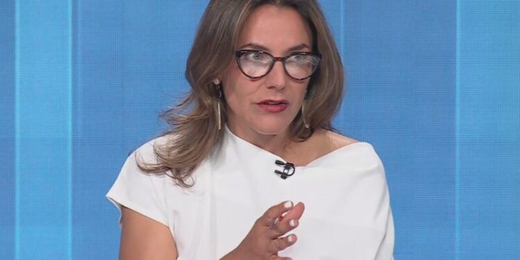 Julia Vial en el debate presidencial ANATEL.