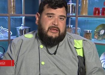 Otakin se lanzó contra Arenita.