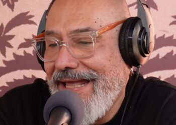 La fuerte crítica de León Murillo a los paneles de farándula